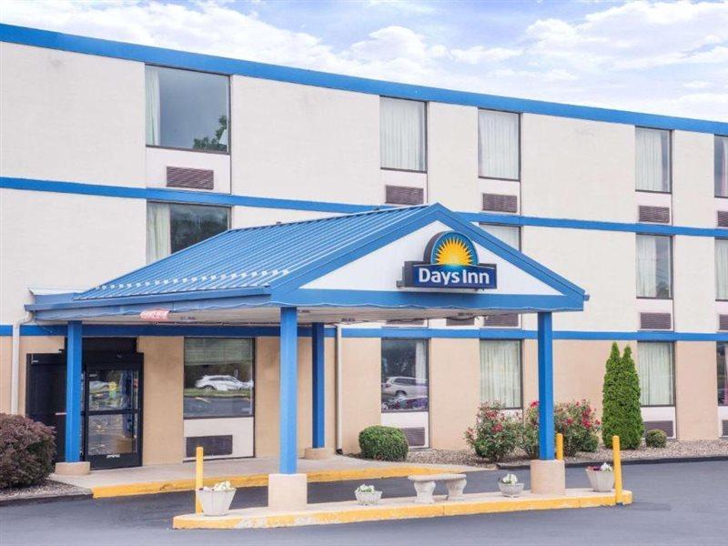 Days Inn By Wyndham Chambersburg Dış mekan fotoğraf