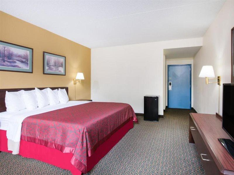 Days Inn By Wyndham Chambersburg Dış mekan fotoğraf