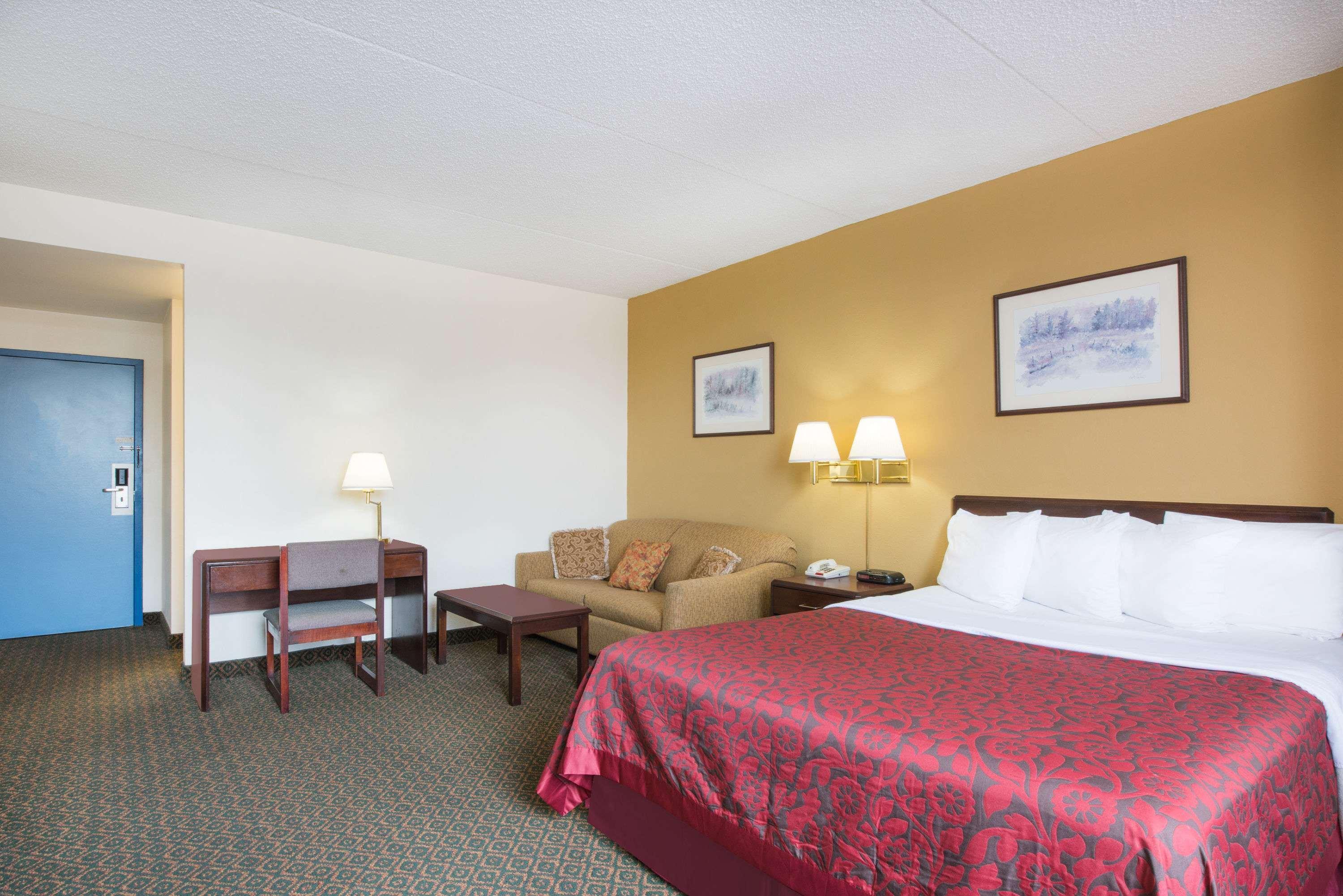 Days Inn By Wyndham Chambersburg Dış mekan fotoğraf